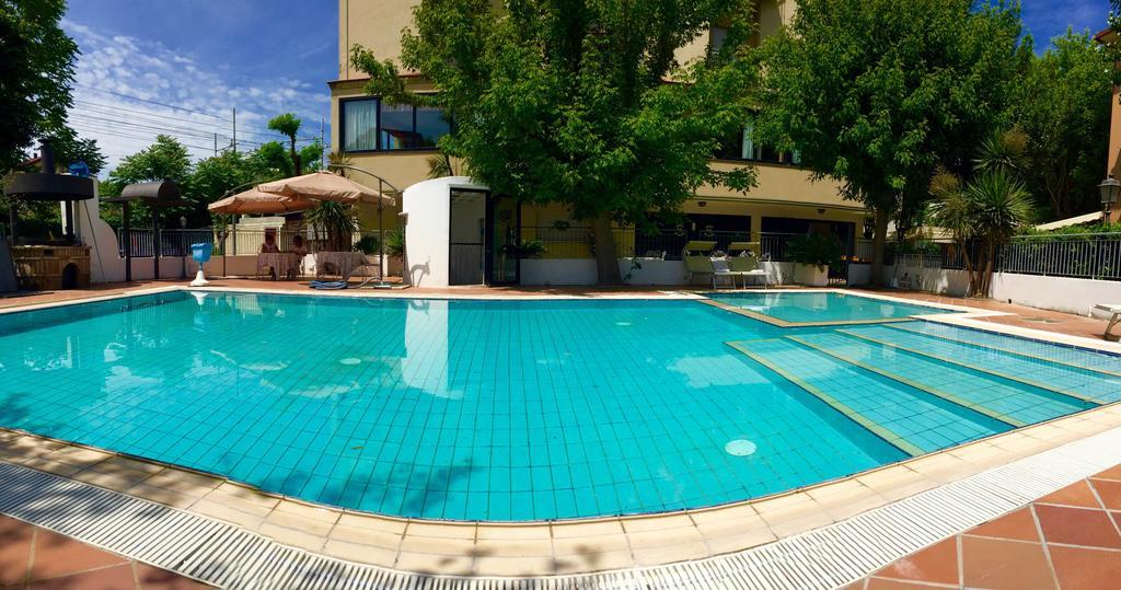 Hotel Mehari ริชโชเน ภายนอก รูปภาพ