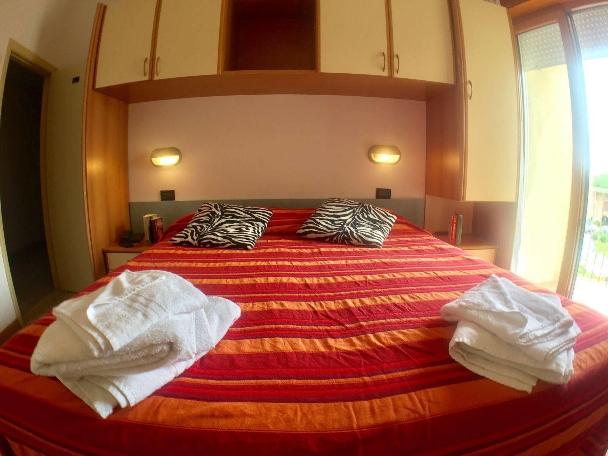 Hotel Mehari ริชโชเน ภายนอก รูปภาพ