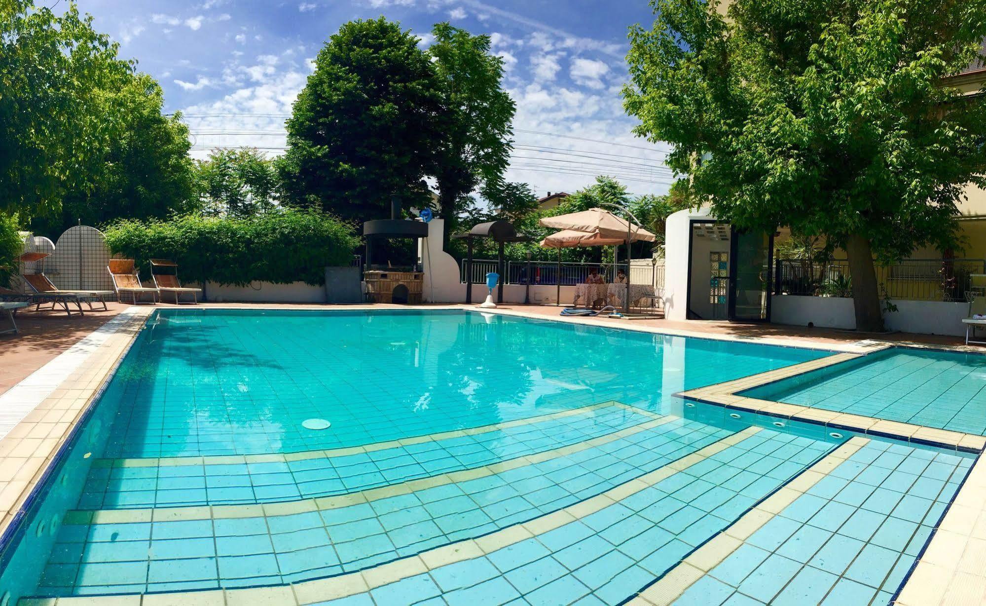 Hotel Mehari ริชโชเน ภายนอก รูปภาพ