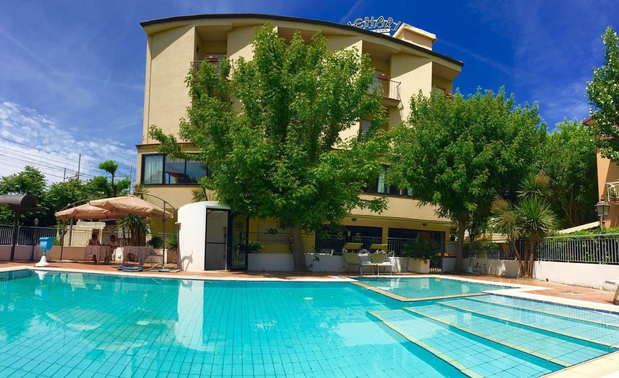 Hotel Mehari ริชโชเน ภายนอก รูปภาพ